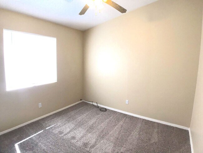 Building Photo - Spacious 3BR/2BA Home in Ventana Ranch wit...