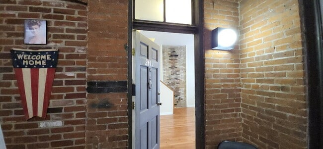 Building Photo - 2419 S 10th St