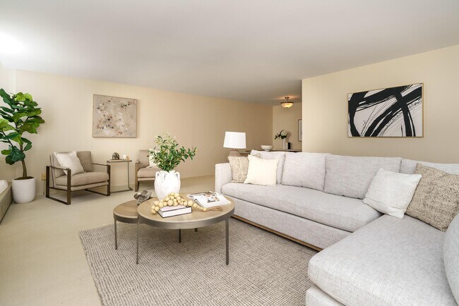 Building Photo - 1000 Urlin Ave