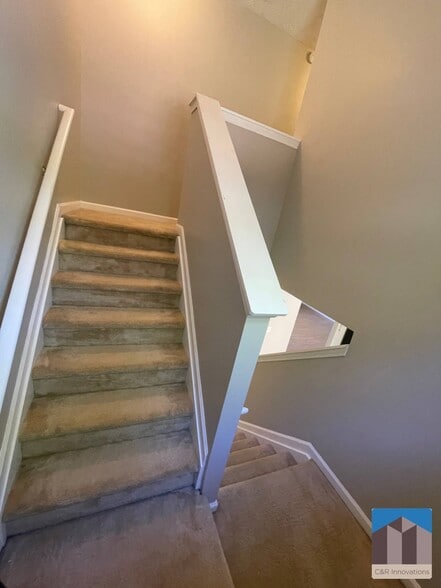 Building Photo - 2345 Delfern Dr