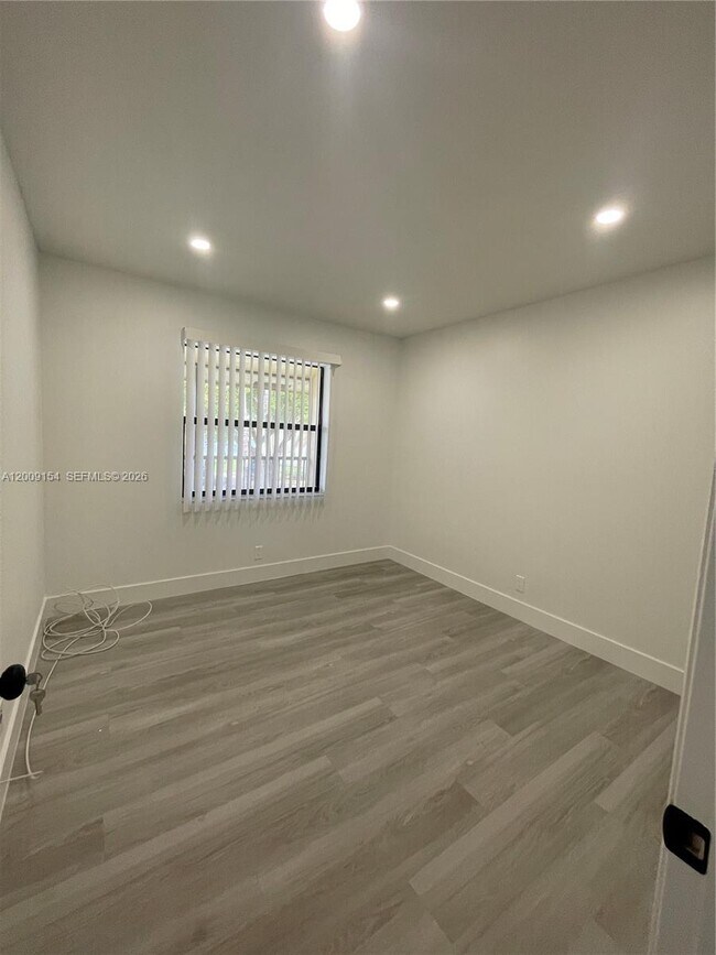 Building Photo - 10016 Winding Lake Rd