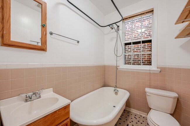 Building Photo - 639 11th St NE