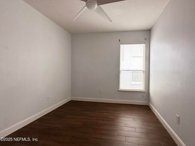 Building Photo - 3995 Leatherwood Dr