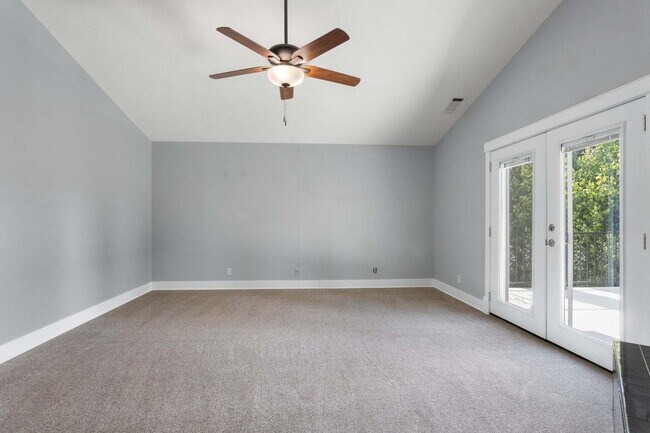 Building Photo - Gorgeous Executive Level Home 4 beds 3 baths close to hospitals and courthouse