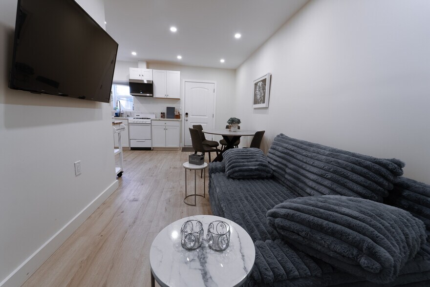 Building Photo - 7443 Jordan Ave