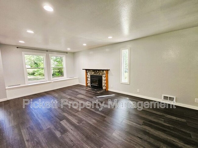 Building Photo - 4401 Big Beef Crossing NW