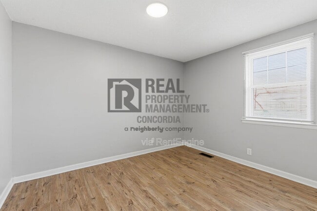 Building Photo - 1527 Cherry Tree Dr