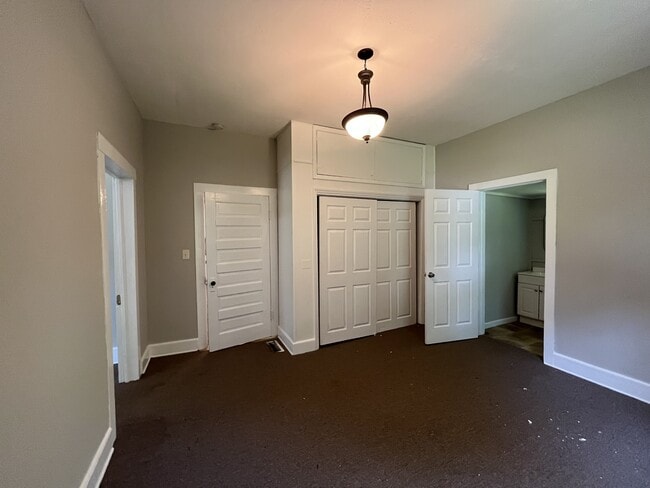 Building Photo - 173 Poplar St