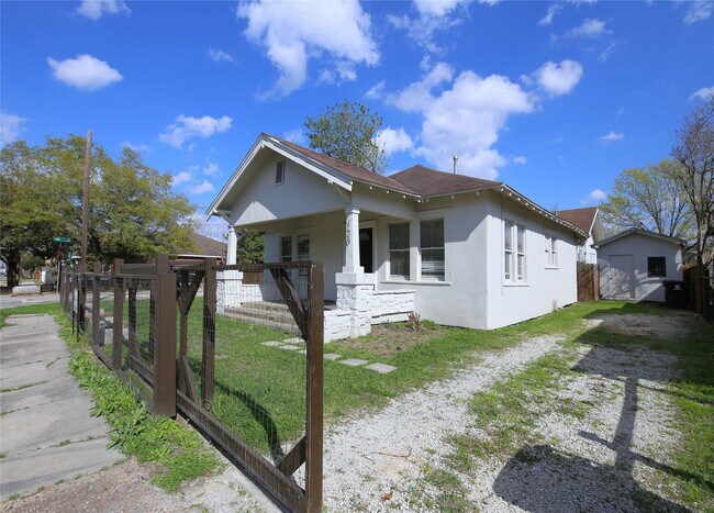 Building Photo - 120 N Edgewood St