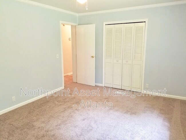 Building Photo - 889 Westland Dr SW