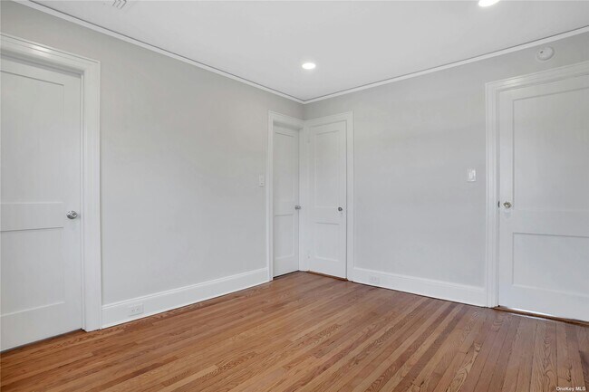 Building Photo - 92 Hillside Ave