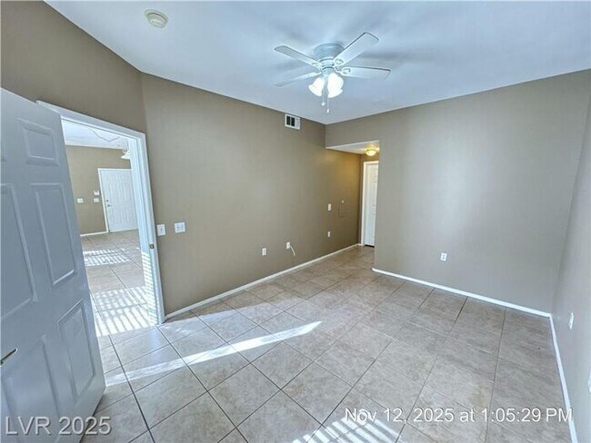Building Photo - SILVERADO RANCH – 2ND FLOOR CONDO IN A GAT...
