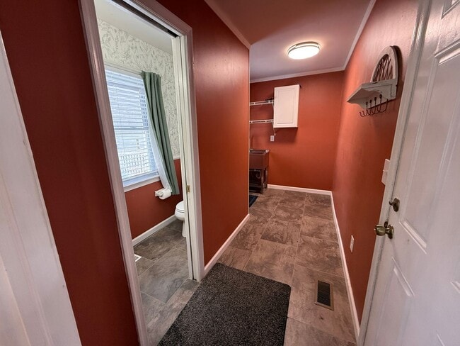 Building Photo - 4 Bedroom Home in Village Green.