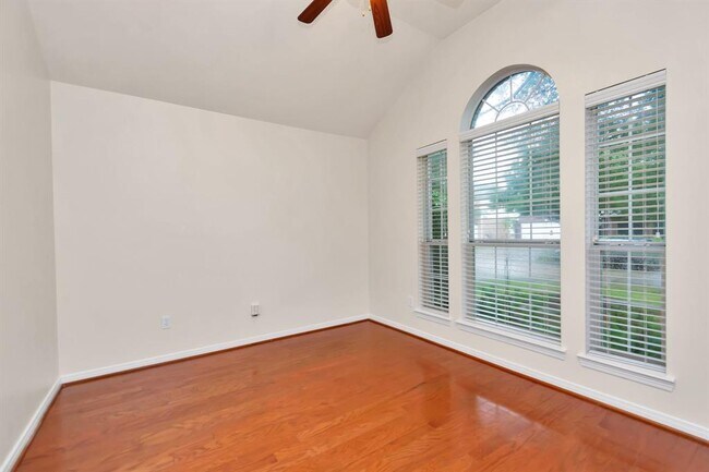 Building Photo - 16510 Bluff Springs Dr