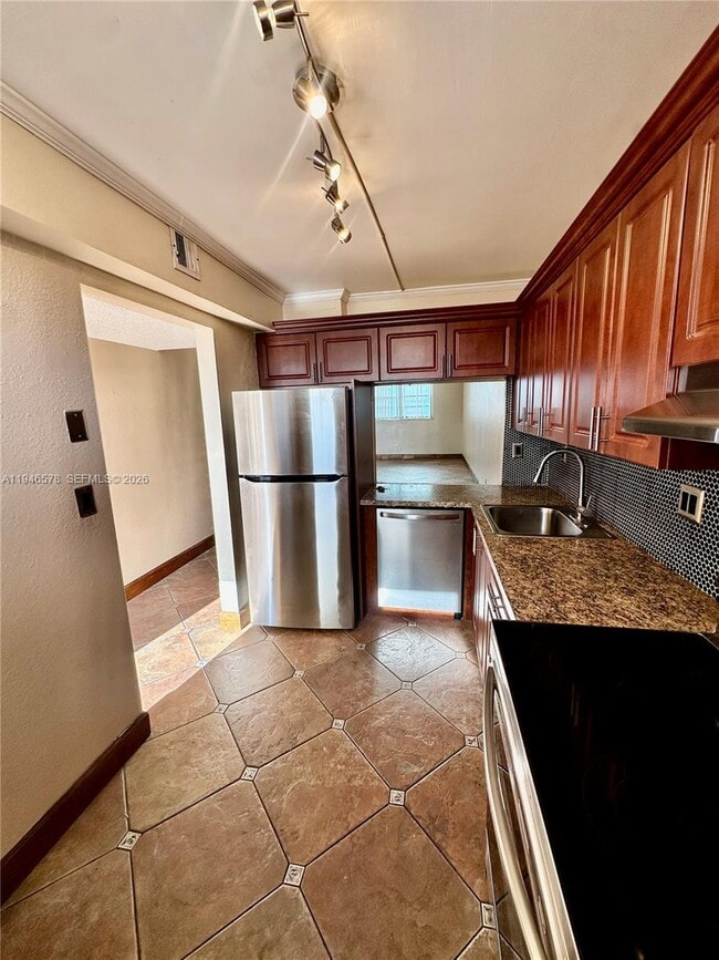 Building Photo - 2903 N Miami Beach Blvd