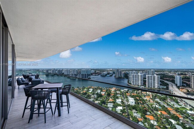 Building Photo - 18975 Collins Ave