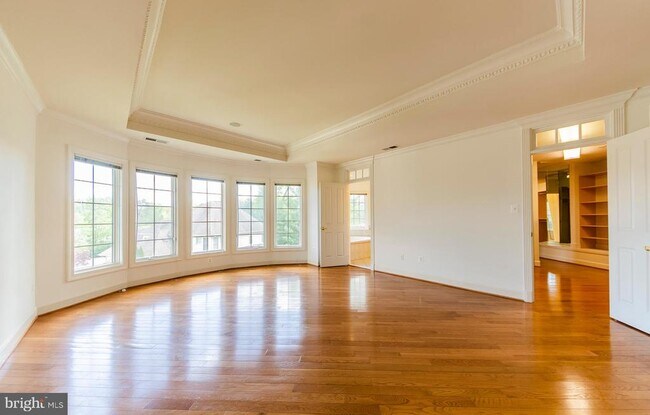 Building Photo - 9005 Edgepark Rd