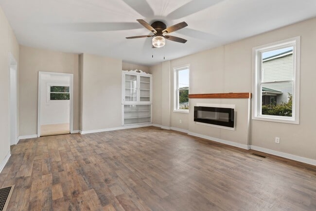 Building Photo - OPEN HOUSE –Thursday, June 5 fom 10:00 AM ...