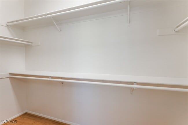 Building Photo - 10412 Shadowland Ave