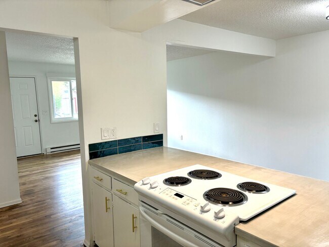 Building Photo - HALPC04