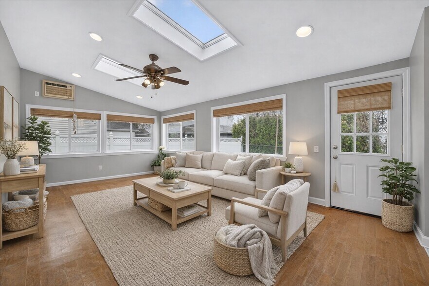 Building Photo - 4 Amackassin Ter