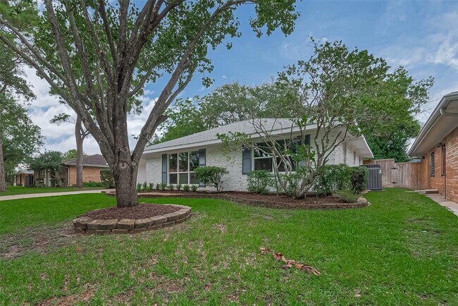 Building Photo - 11431 Landsdowne Dr