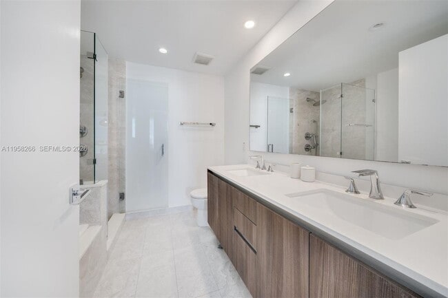 Building Photo - 488 NE 18th St