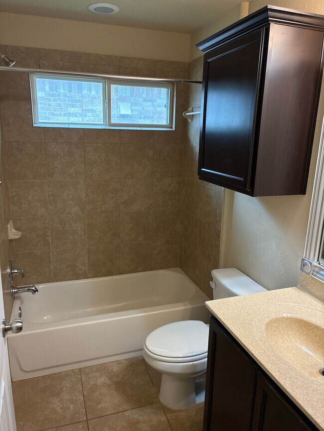 Building Photo - A Charming 3-Bedroom, 2-Bathroom Home Loca...