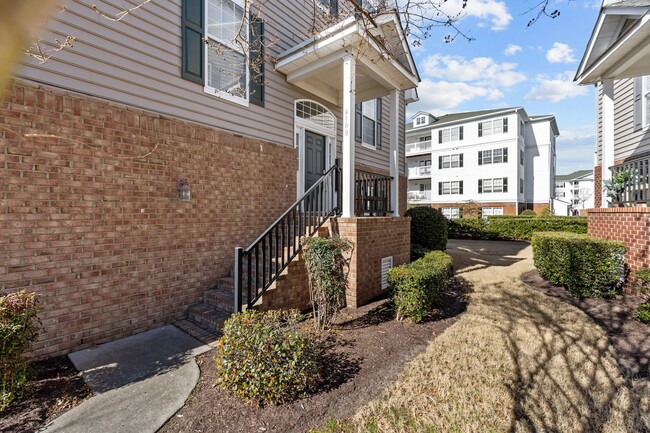 Building Photo - Spacious 3-Story End-Unit Townhouse Condo