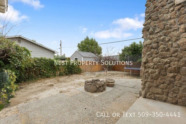 Building Photo - 603 N Crestview Dr