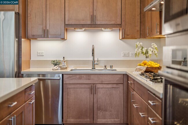 Building Photo - 1756 Cole Ave