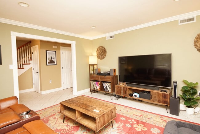 Building Photo - 574 L'Ombre Cir NE