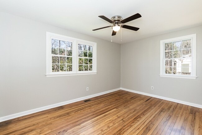 Building Photo - Updated Three Bedroom Home!