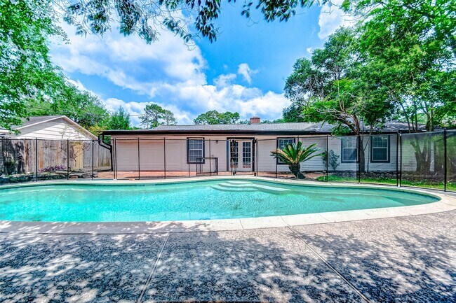 Building Photo - 5122 W Bellfort Ave