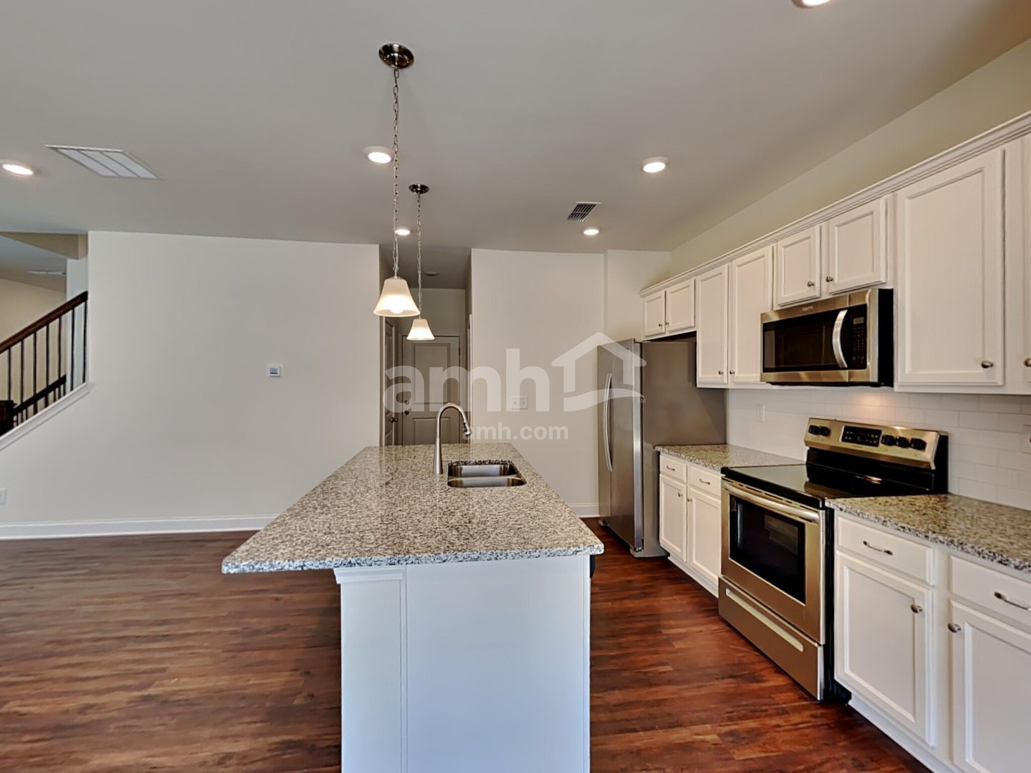 Building Photo - 528 Summit View Ct