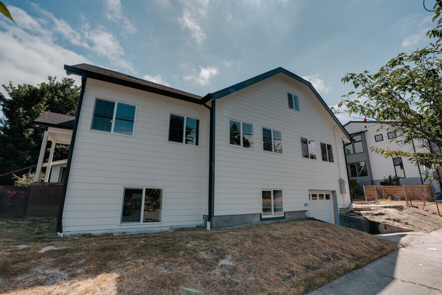 Building Photo - 129 25th Ave
