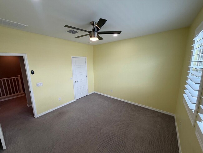 Building Photo - 1322 E Gemini Pl
