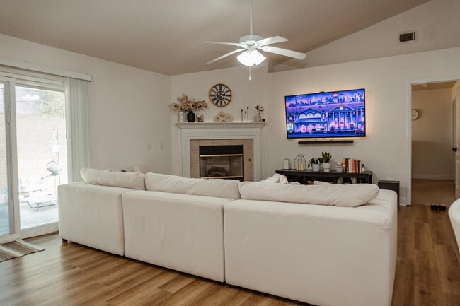 Building Photo - 641 Territory Ln