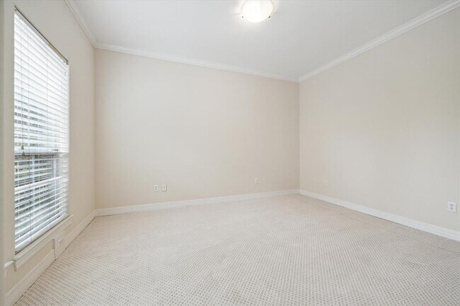 Building Photo - 3930 Blossom St