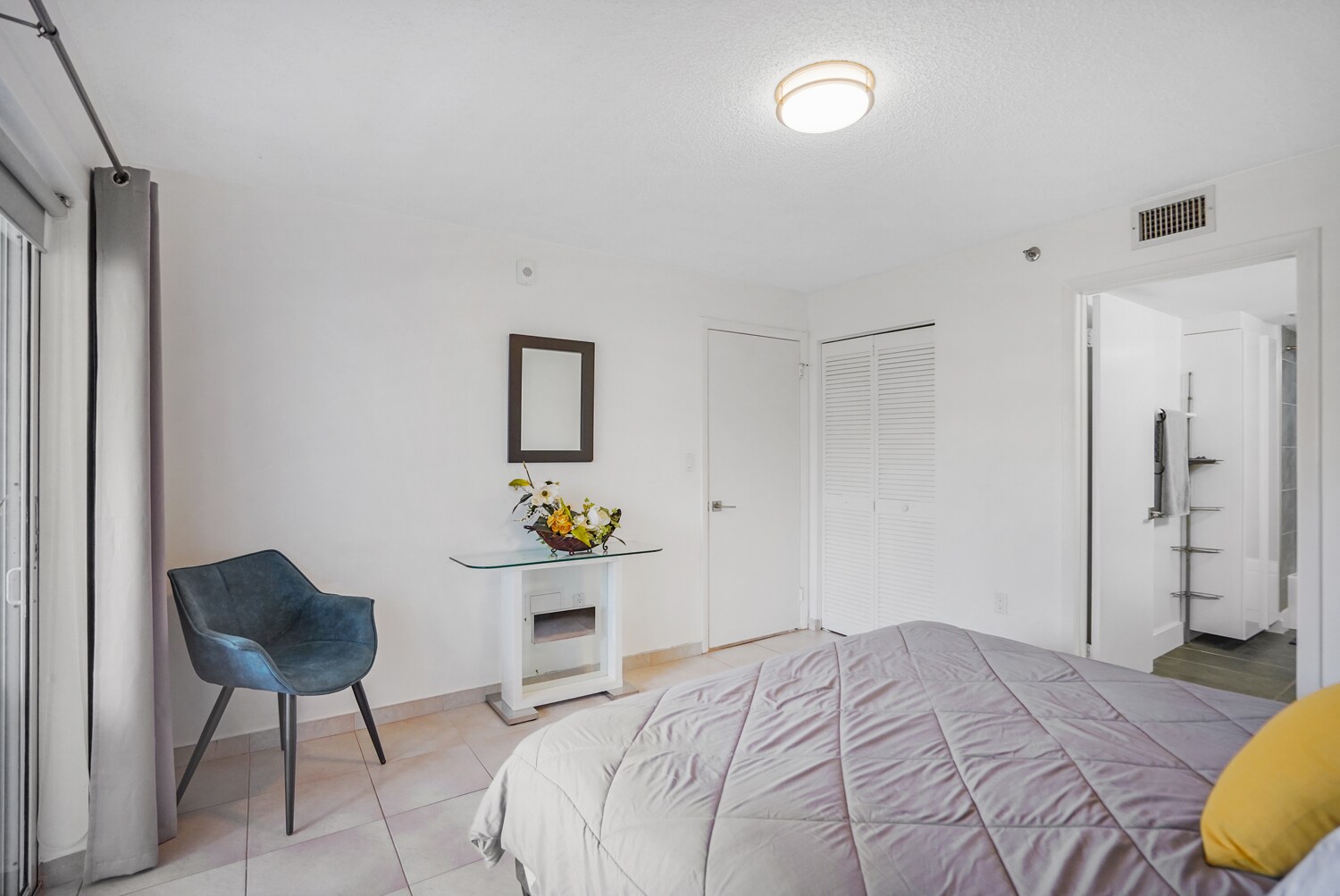 Master bedroom. - 17801 N Bay Rd