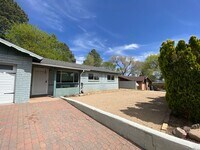 Building Photo - Beautiful Flagstaff Rental