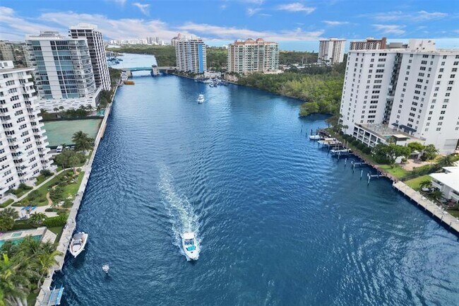 Primary Photo - 715 Bayshore Dr