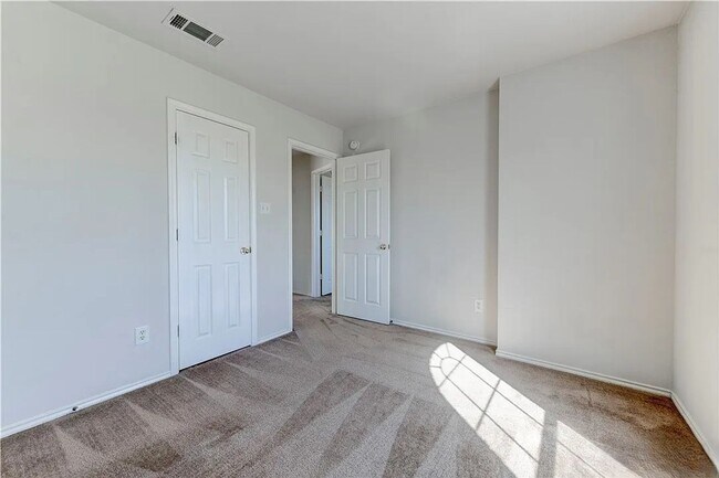 Building Photo - BEAUTIFUL AND SPACIOUS HOME