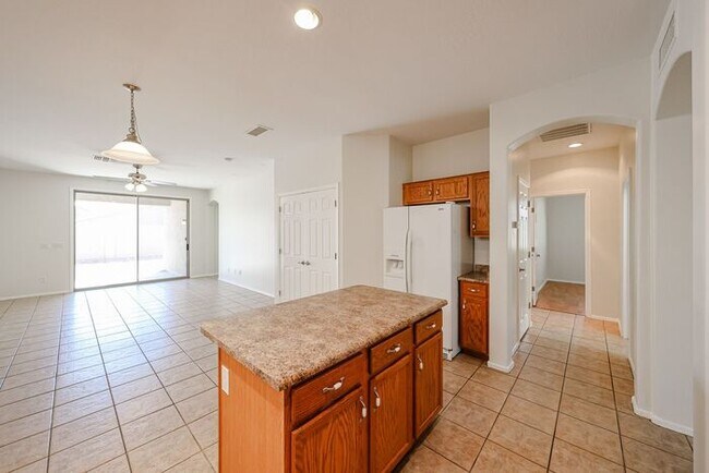 Building Photo - MOVE IN SPECIALS!! Charming 4 Bed 2 bath 2...