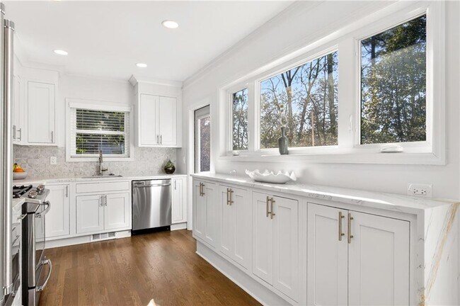 Building Photo - 2226 Melante Dr NE