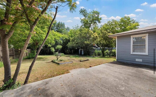 Building Photo - 1025 N 32nd St