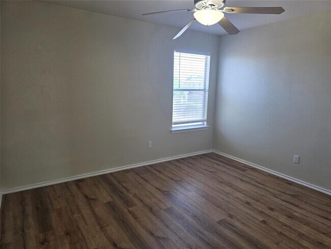 Building Photo - 333 Outfitter Dr