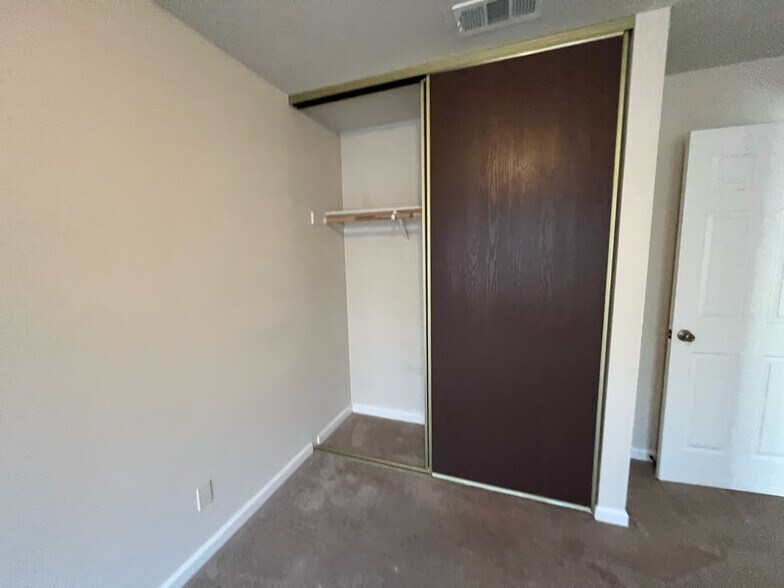 Building Photo - 4803 Lewis Carroll Way