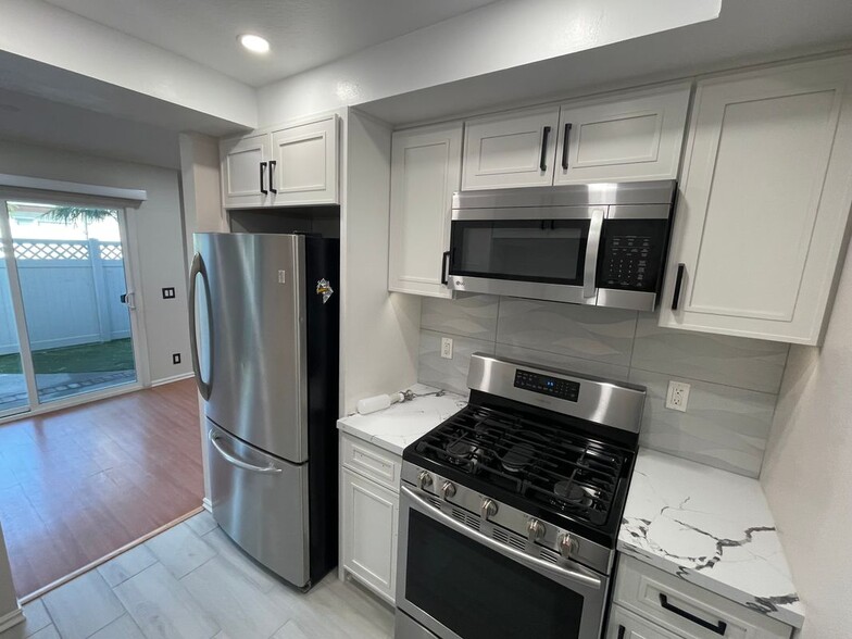 Building Photo - 228 S Esplanade St