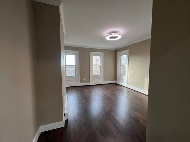 Building Photo - 380 Wilson Rd